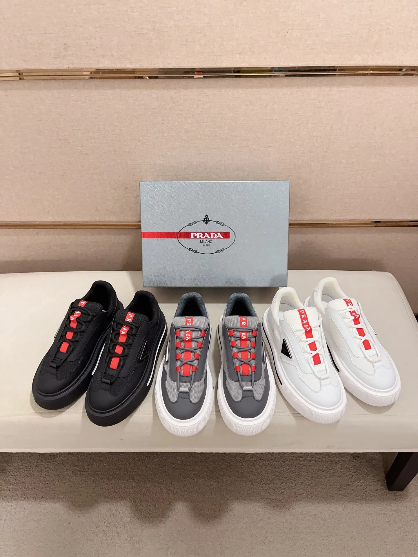 Men's shoes 💰 580💰 ✔️✔️✔️High-quality new PRADA counters are launched at the same time. The new men's shoes and 😘fabrics are selected from first-layer cowhide and are made by pure handicrafts. Lining: Full cowhide lining. 👍🏿 High-end ☄️ air-cushion molded anti-slip rubber outsole, exquisite lines, simple and elegant, comfortable and high-end for leisure travel. Code number: 38 to 44